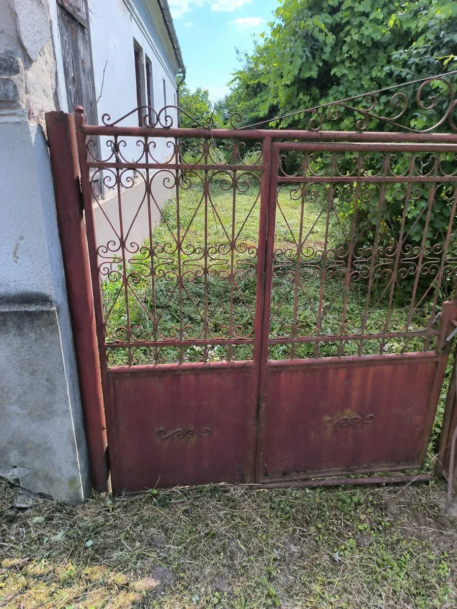 După lucrare: Defrișare front stradal și curte în Vărădia de Mureș